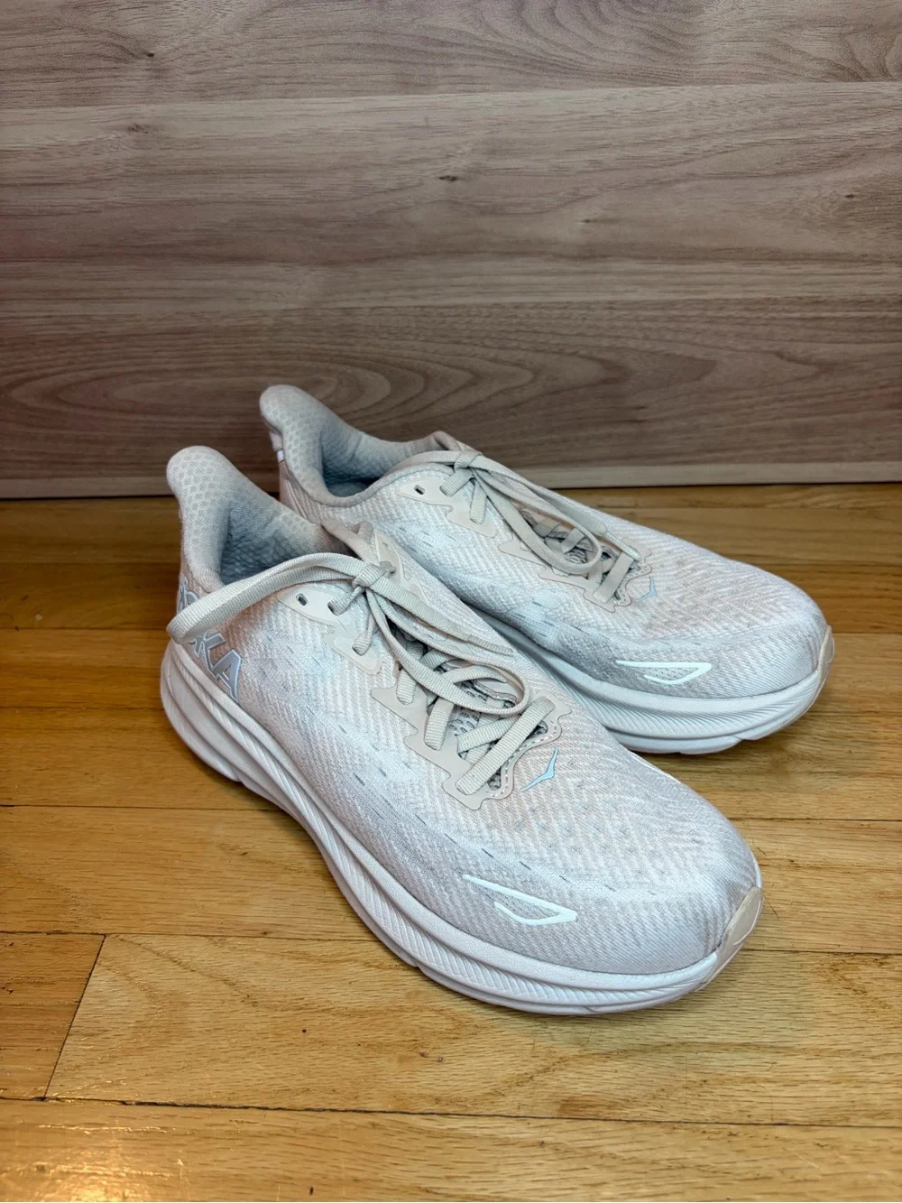 Hoka Women's Clifton 9 Sneakers - Size 7.5